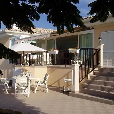 Prázdninový dům Sleeps 4 Pool Wifi *
