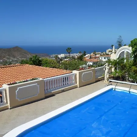 Sleeps 4 Pool Wifi *