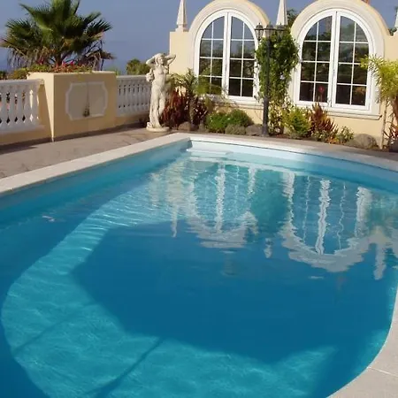 Sleeps 4 Pool Wifi